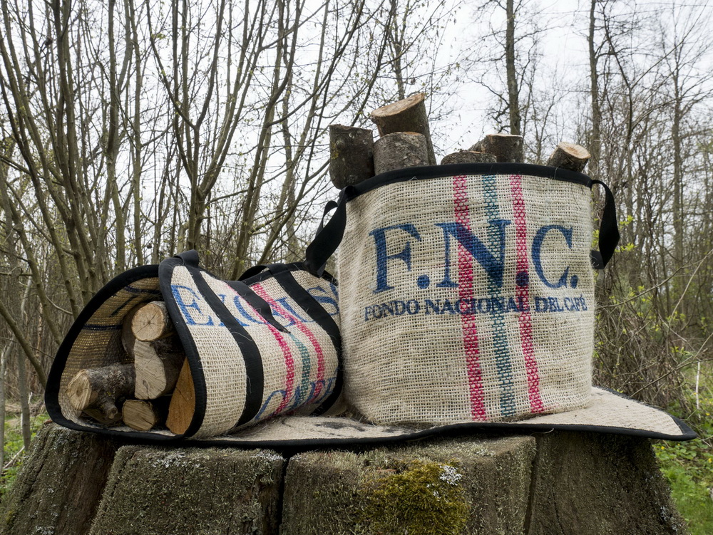 Fireplace basket and kindling holder made of burlap coffee bag - Image 3