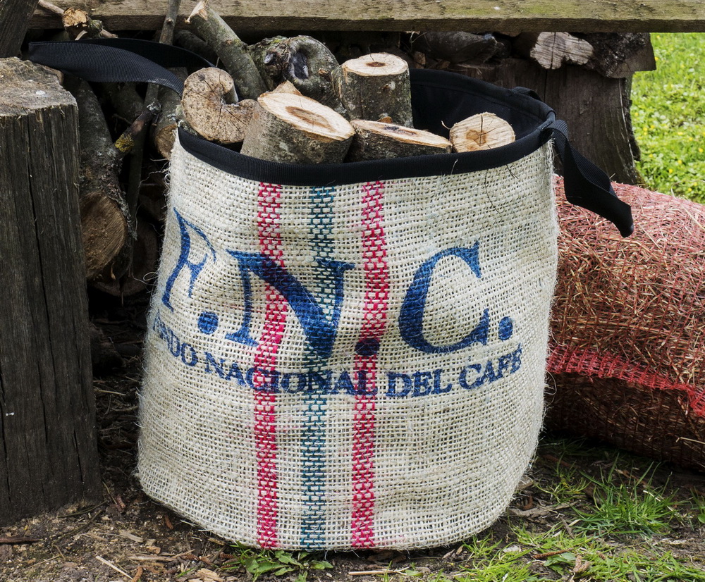 Fireplace basket and kindling holder made of burlap coffee bag - Image 5