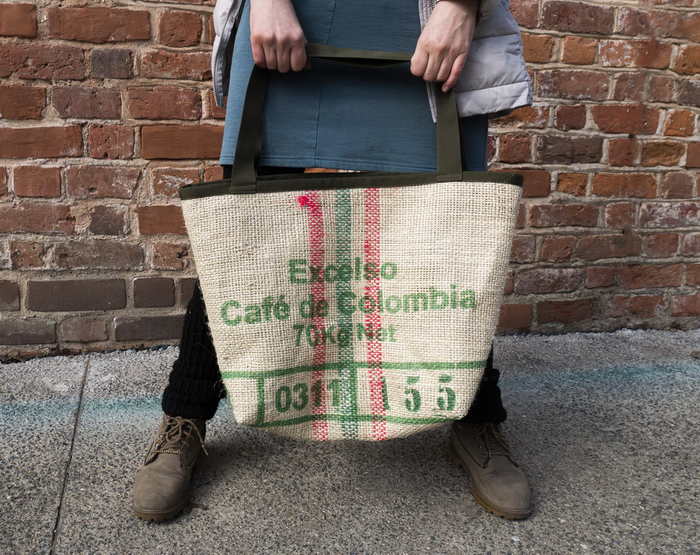 Strong large shoulder tote made of sisal coffee